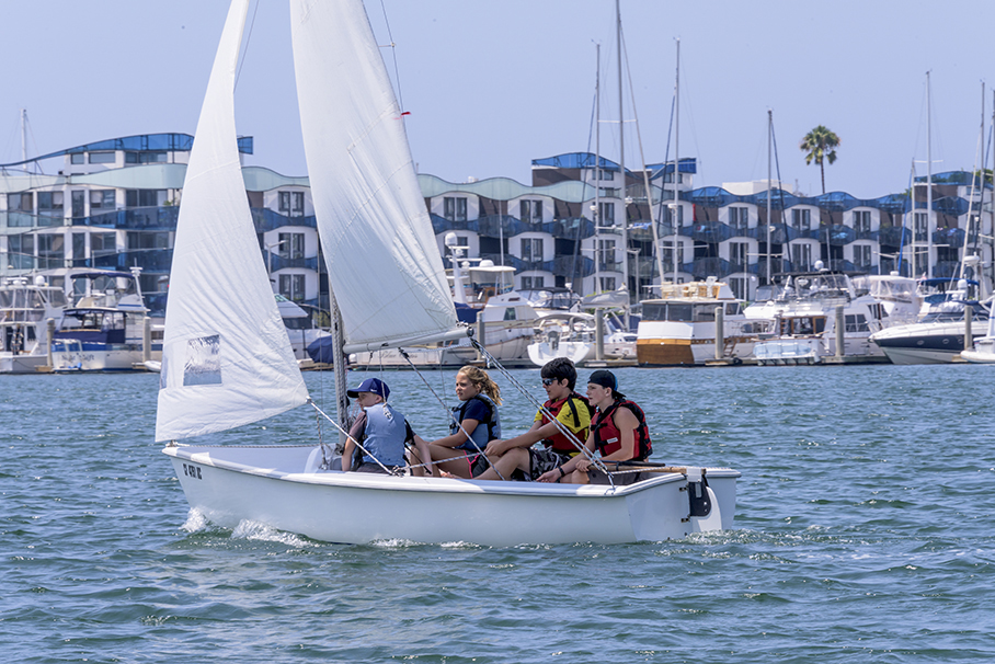 young children sailing camp