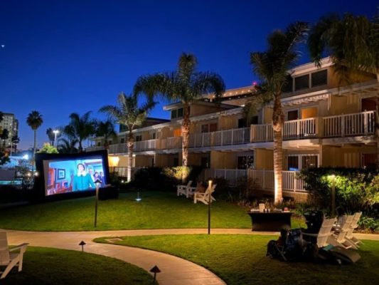 FREE OUTDOOR MOVIES AT JAMAICA BAY INN